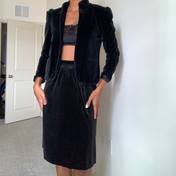 Two piece vintage velvet skirt suit - Picture 4 of 6